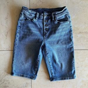 Mica Denim Women’s Medium Wash Blue Button-Fly Long Bermuda Denim Shorts Size 26